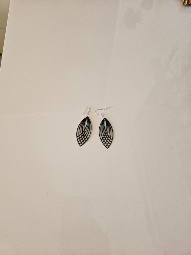 Orecchini pendenti in PLA neri eleganti