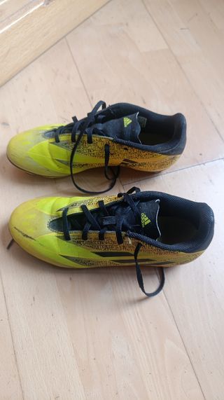 Zapatillas de tacos Adidas. N°38, 2/3