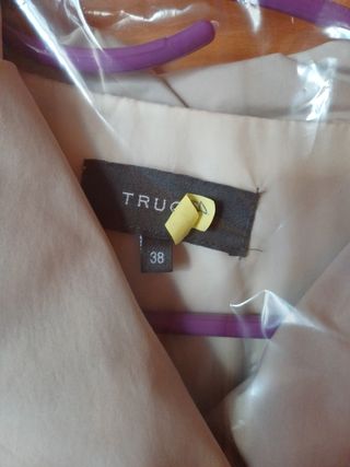 PARKA LIGERA. TRUCCO. 38