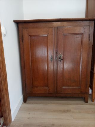 alacena de roble antigua