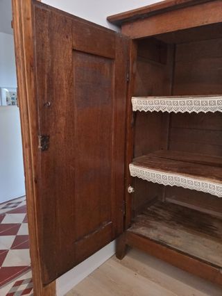 alacena de roble antigua