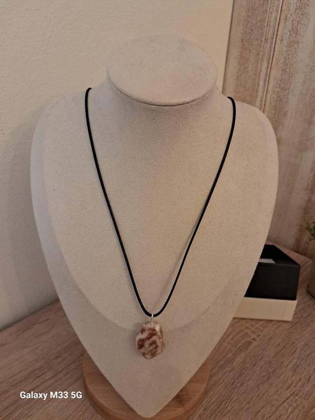 Collana realizzata a mano con pietra