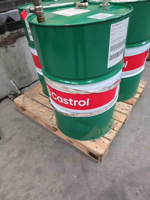 Bidones de aceite vacios