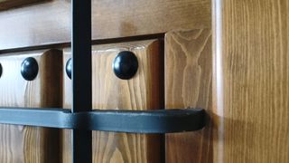 Puerta de madera con ventano