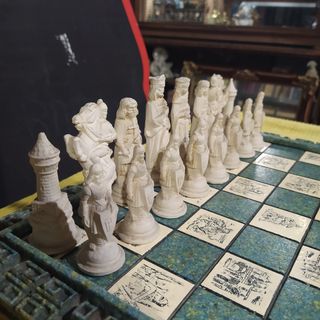 AJEDREZ DE CONQUISTADORES EN RESINA