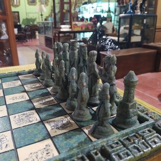 AJEDREZ DE CONQUISTADORES EN RESINA