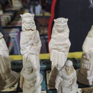 AJEDREZ DE CONQUISTADORES EN RESINA