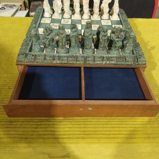 AJEDREZ DE CONQUISTADORES EN RESINA