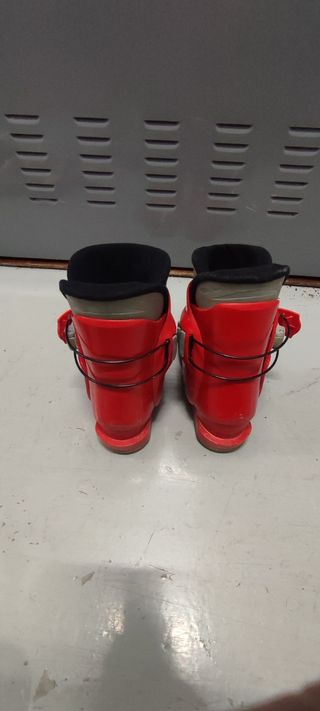 Esquís, botas y casco