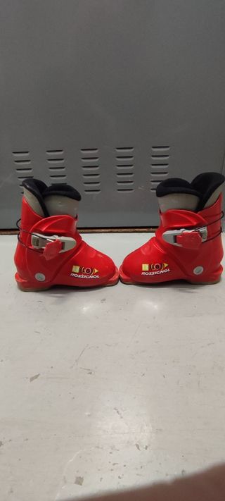 Esquís, botas y casco