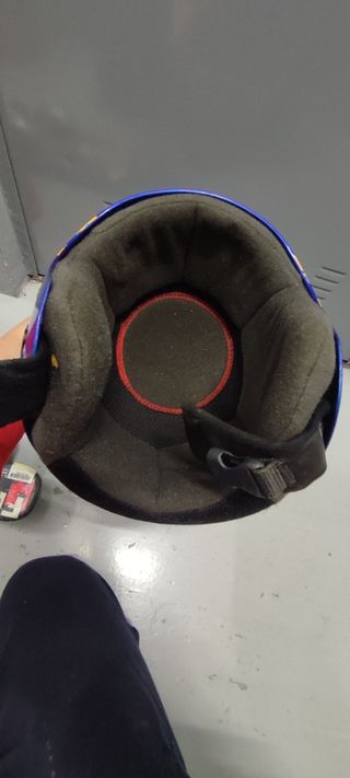 Esquís, botas y casco