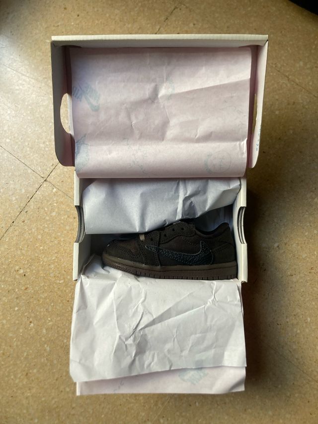 Jordan 1 x Travis Scott Velvet Brown Dark Mocha