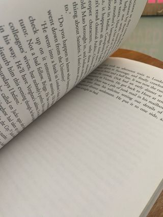 Libro He knows too much