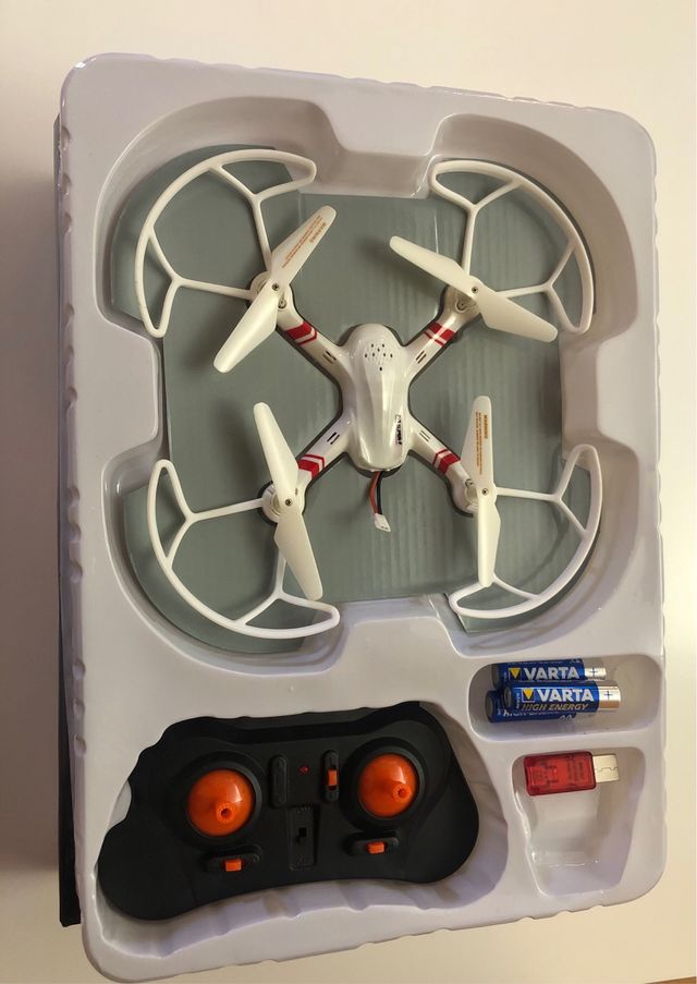 DRONE QUADRICOTTERO A 4 CANALI