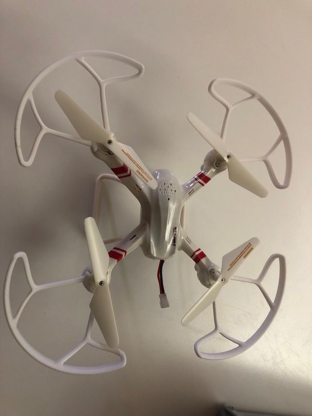 DRONE QUADRICOTTERO A 4 CANALI