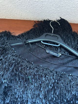 Blusa Negra con Flecos y Transparencias de Zara