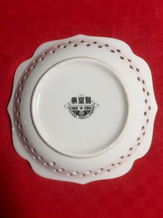 Piatto cinese in porcellana con filo oro