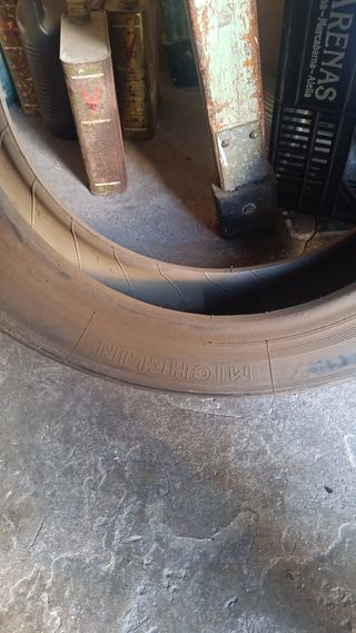 Rueda Neumático Michelin 145 - 380 / 145 - 15