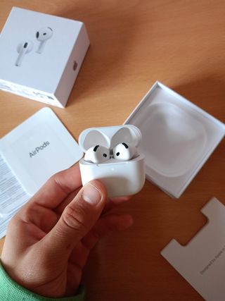 Airpods 4 con cancelación de sonido