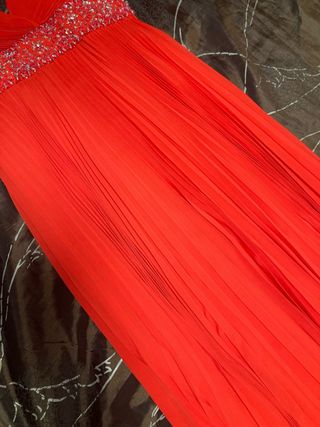 Vestido rojo de fiesta de mujer