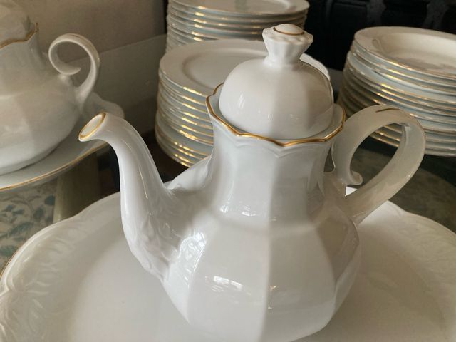 Vajilla Santa Clara  blanca ribete oro