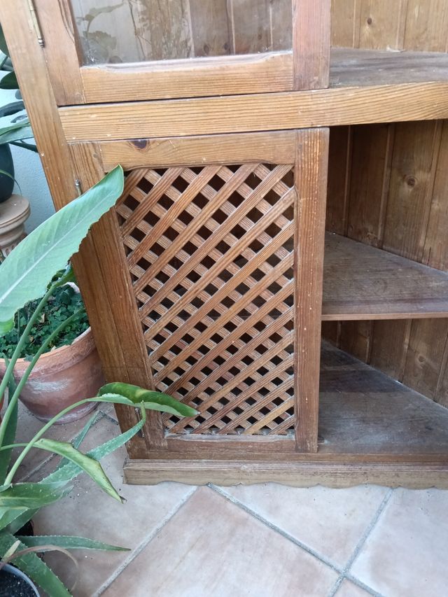 Mobili angolari rustici.