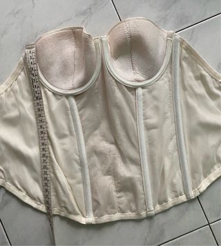 Lingerie Vintage in pizzo Penrose