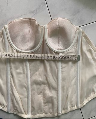 Lingerie Vintage in pizzo Penrose