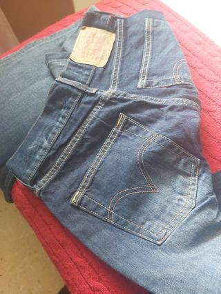 Pantalón vaquero levis
