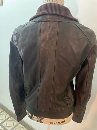 Chaqueta de piel marron