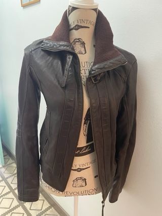 Chaqueta de piel marron