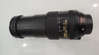 Cámara Nikon D5200 con objetivos