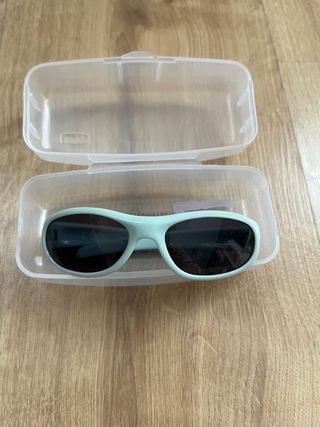 Gafas de sol para bebe. Chicco