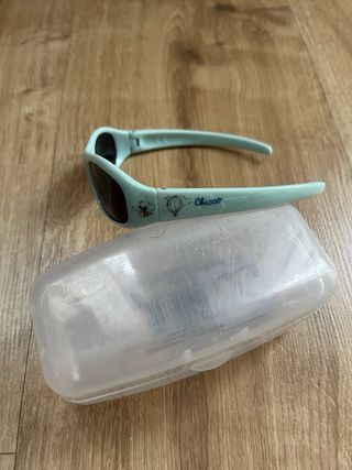 Gafas de sol para bebe. Chicco