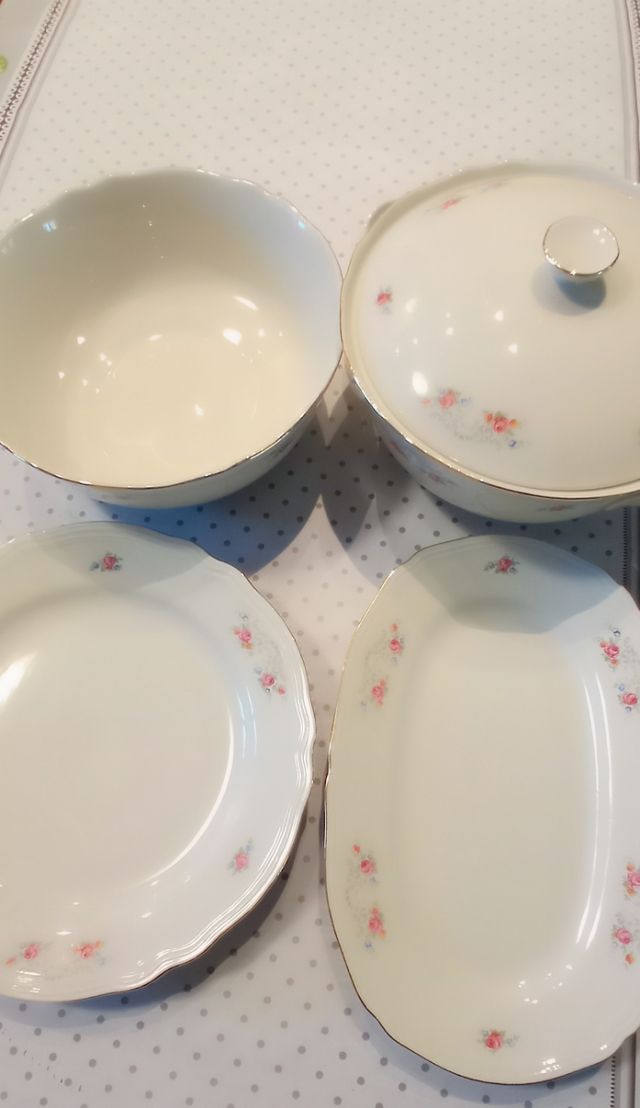 Zuppiera, insalatiera, due piatti