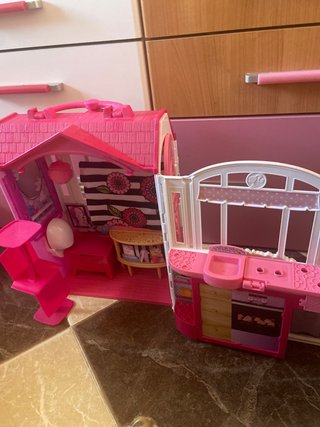 Casa de muñecas de barbie  muñeca no incluida
