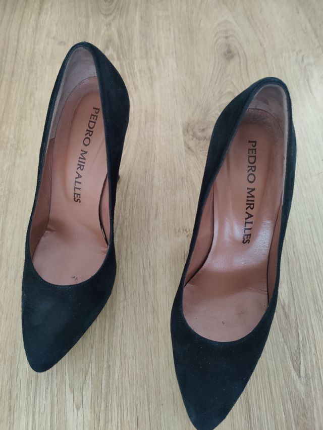 Tacones negros  Pedro Miralles