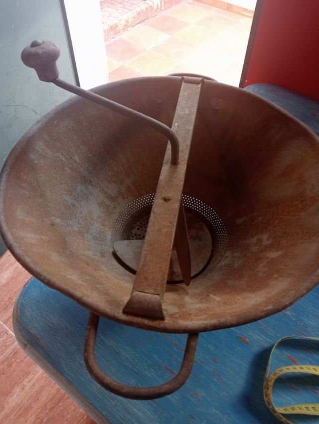 Molinillo de grano antiguo