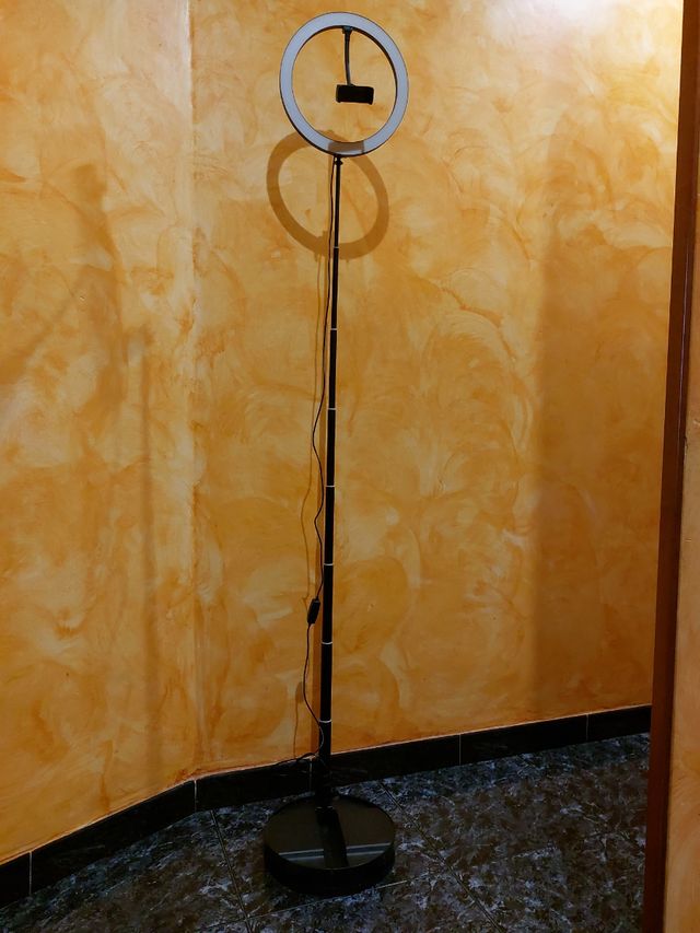 Aro de luz plegable de sobremesa o hasta 1,70