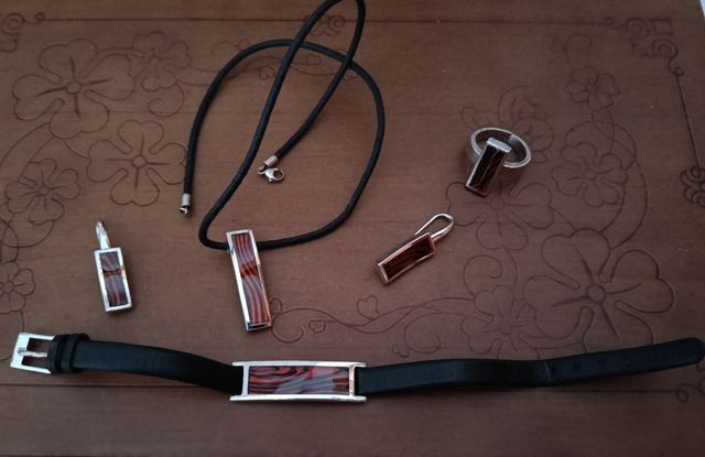 Conjunto collar, pulsera, anillo y pendientes