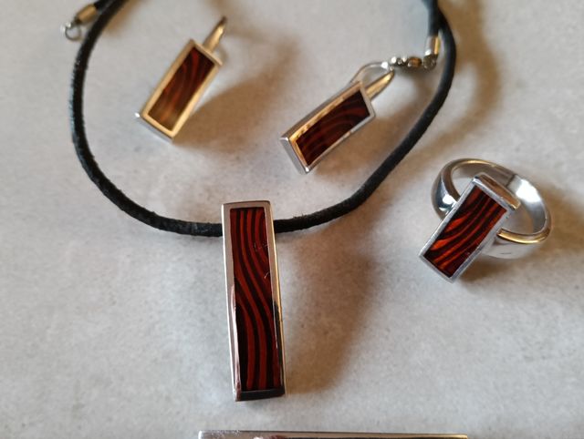 Conjunto collar, pulsera, anillo y pendientes