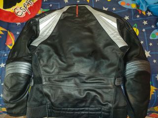 Pantalón y chaqueta para motos de cuero