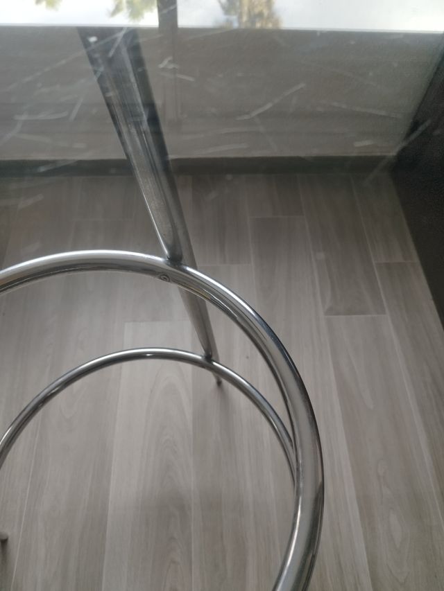 Mesa cristal redonda con patas de inox