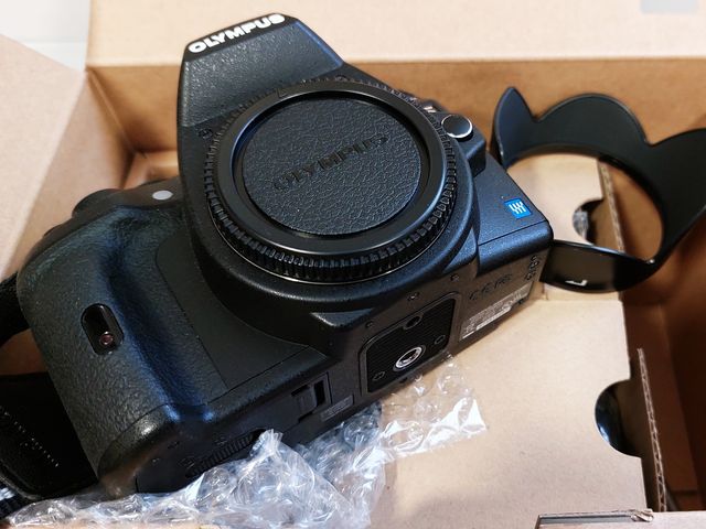 Cámara Olympus E-620 con dos objetivos Zuiko ED