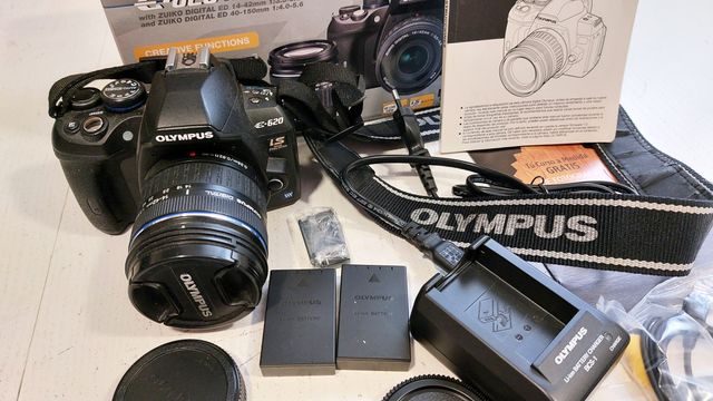 Cámara Olympus E-620 con dos objetivos Zuiko ED