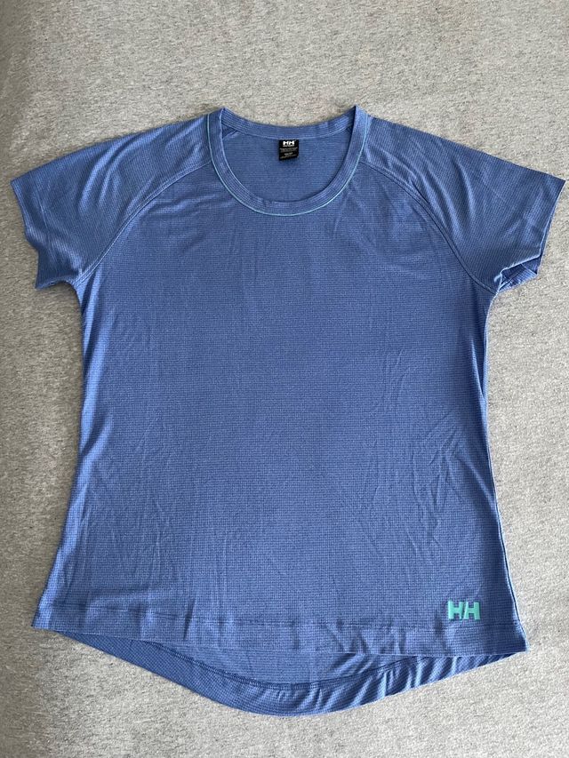 Camiseta deporte tejido técnico ultraligero.