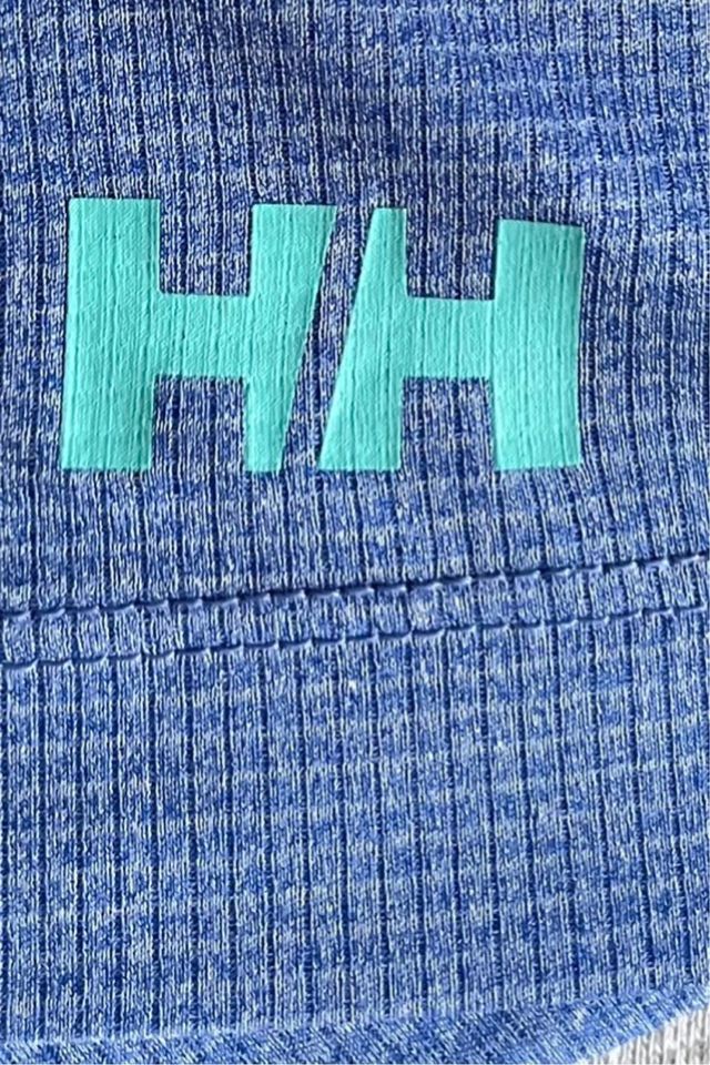 Camiseta deporte tejido técnico ultraligero.