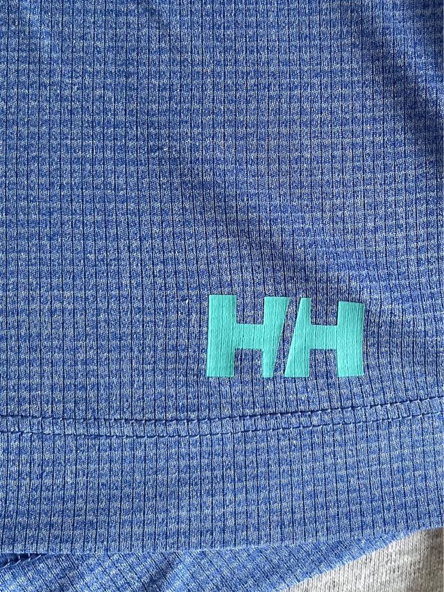 Camiseta deporte tejido técnico ultraligero.