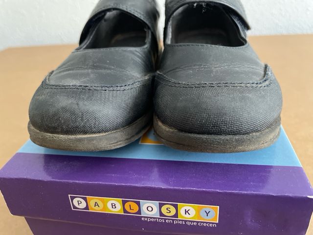 Zapato niña. Talla 28. Color negro.