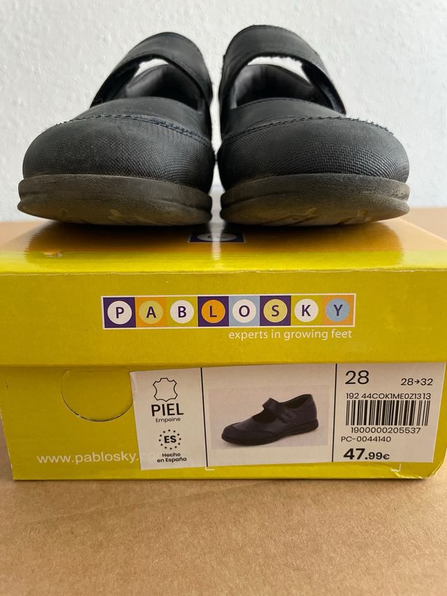 Zapato niña. Talla 28. Color negro.